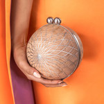 Marzook x Nada Debs, sac à main incrusté, porté